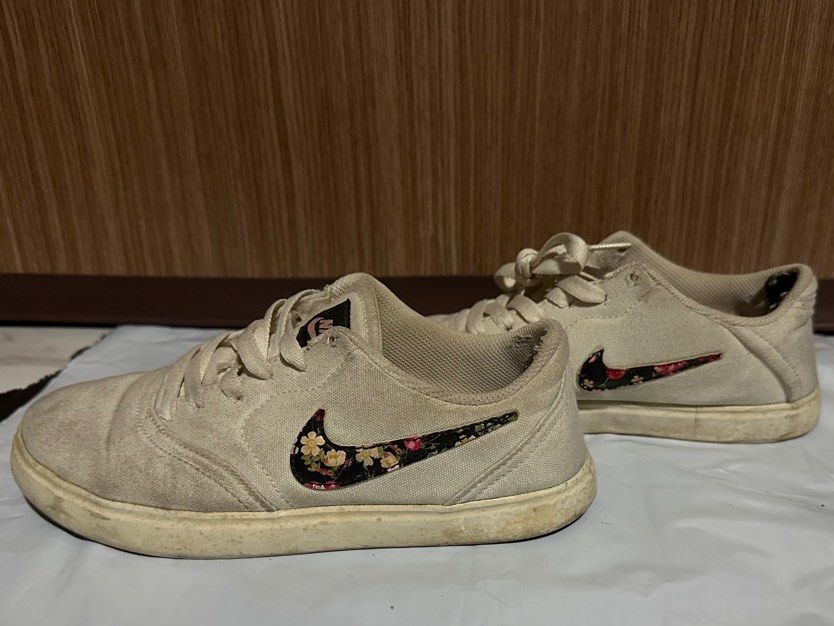 Nike hot sale canvas trainers