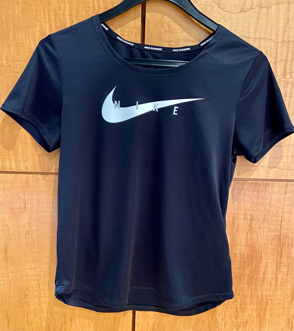 swoosh running top