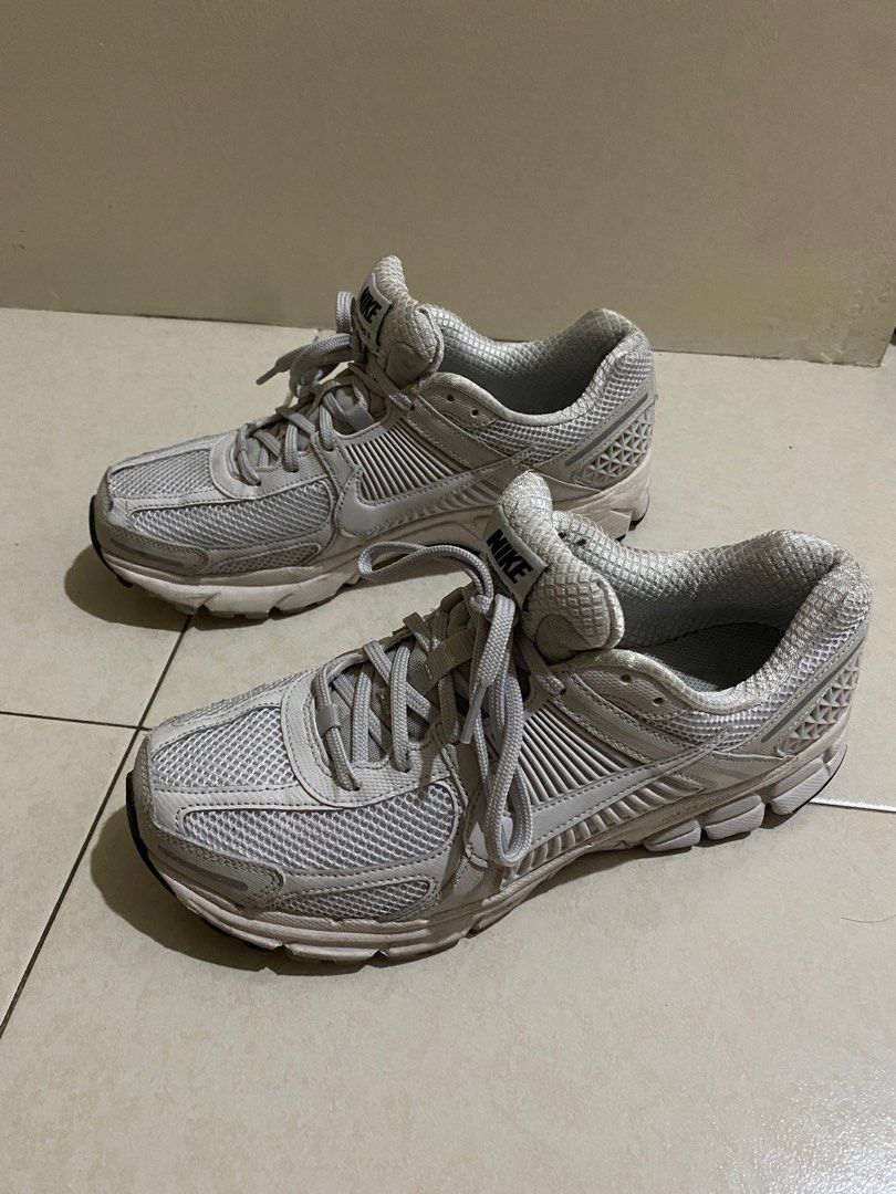 Nike zoom vomero shop 5 triple white