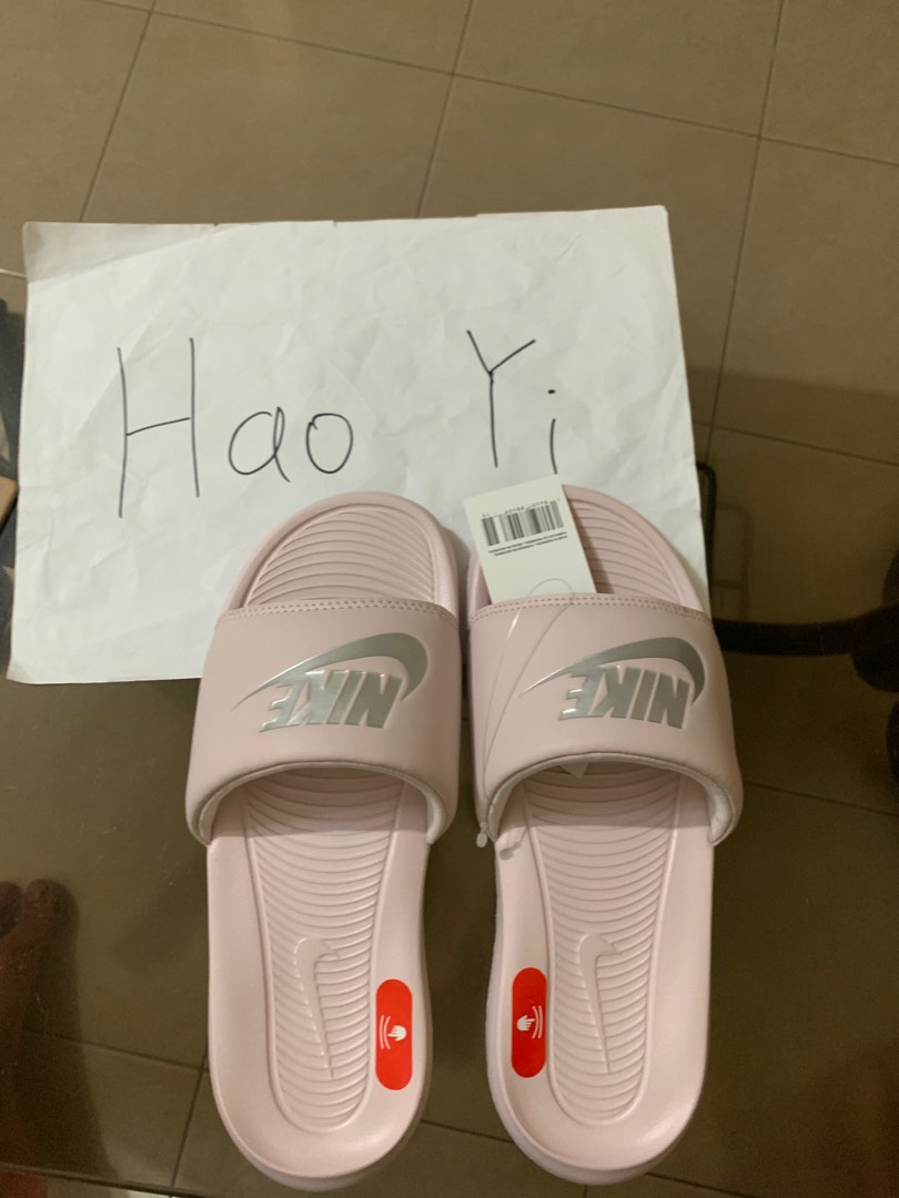 Light pink discount nike slides
