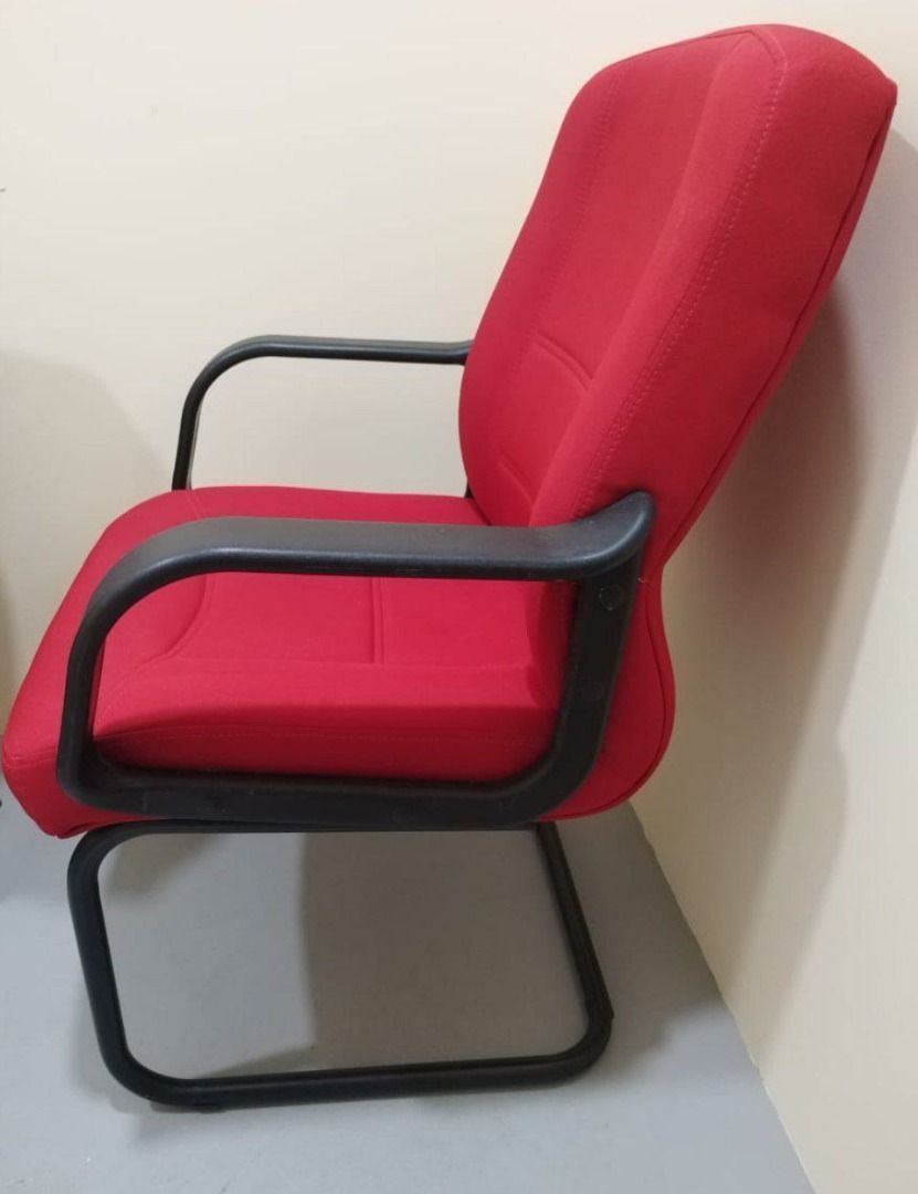 Red chair sales with wheels