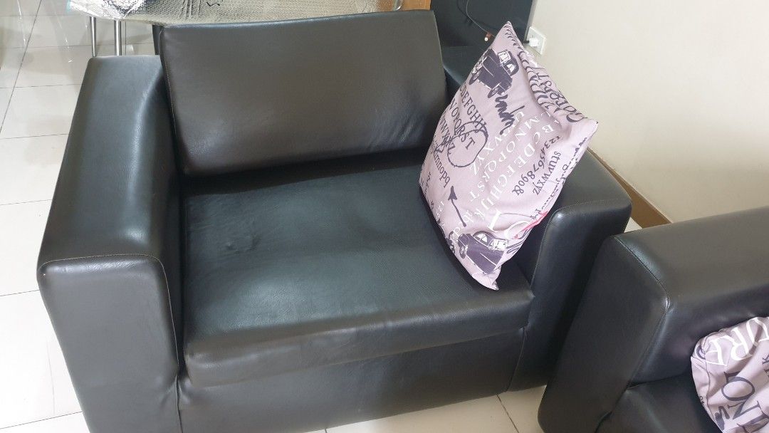 One seater single sofa black on Carousell