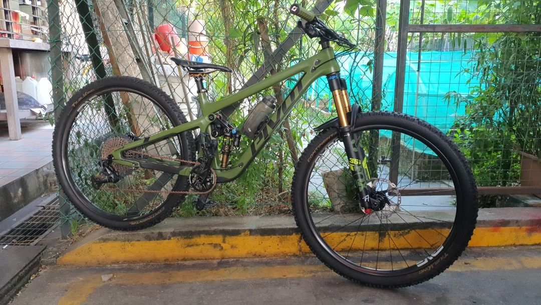 Pivot switchblade frame / fork (Category: Bicycles) located in Singapore. Submitted by marinatan (Listing ID 1237280359, Image 1). Description: size M 2021 model fox fork grip 2 frame full wrapped fork and rear shock fully service and revalved worth $700 in Nov 2024. with receipt..