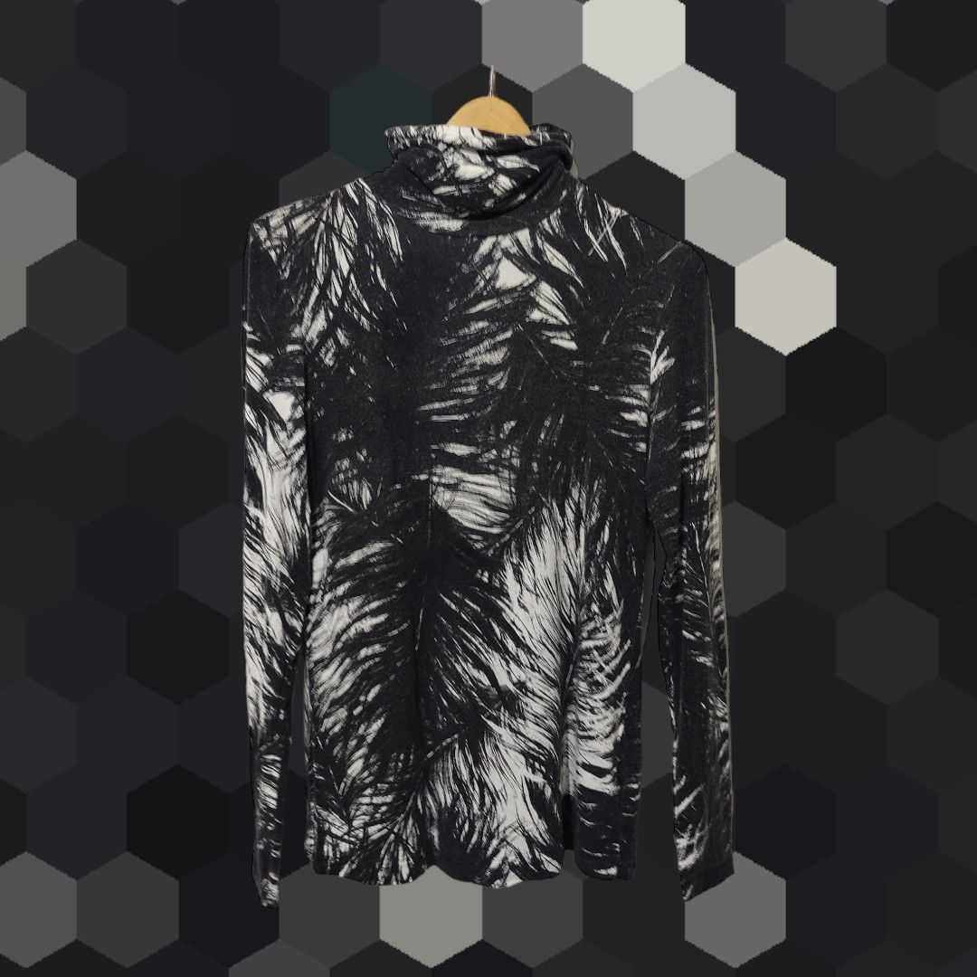 Premise outlet studio turtleneck