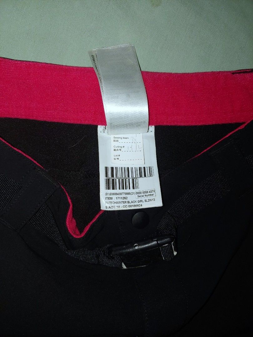 QUECHUA TREKPANTS WATERPROOF WOMEN'S (Category: Jeans) located in Caloocan City. Submitted by mekthrifter (Listing ID 1237197781, Image 3). Description: - Excellent condition - Color rate 10/10 - Waistline 28 - Length 37 - No issue - Shipping charge will be shouldered by the buyer.