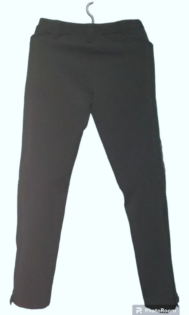 QUECHUA TREKPANTS WATERPROOF WOMEN'S (Category: Jeans) located in Caloocan City. Submitted by mekthrifter (Listing ID 1237197781, Image 2). Description: - Excellent condition - Color rate 10/10 - Waistline 28 - Length 37 - No issue - Shipping charge will be shouldered by the buyer.