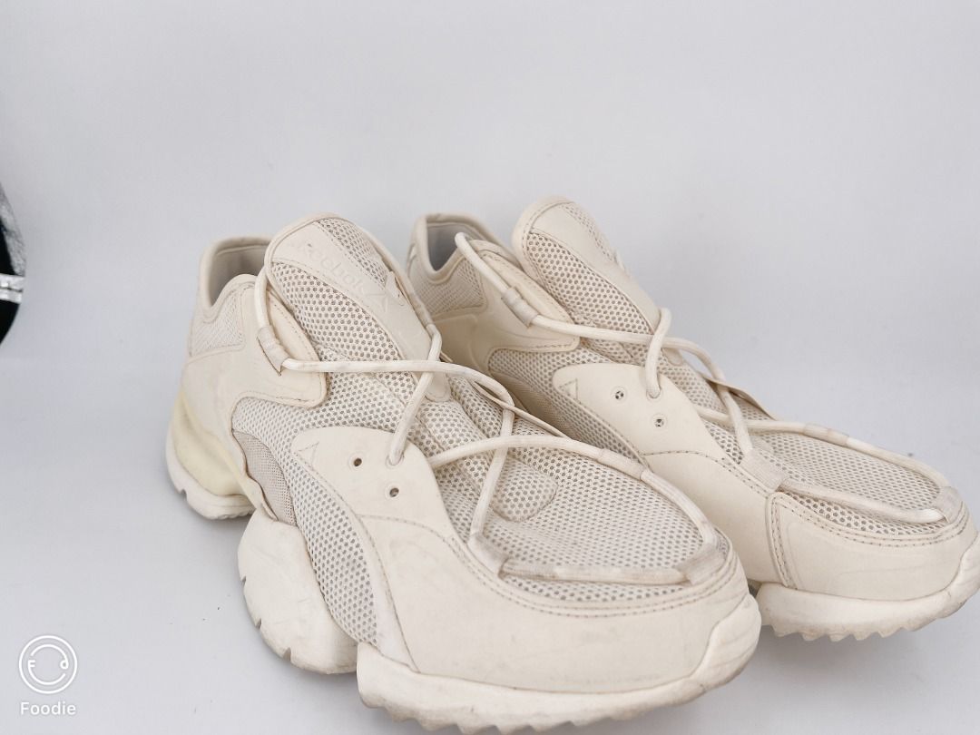 Reebok r96 online