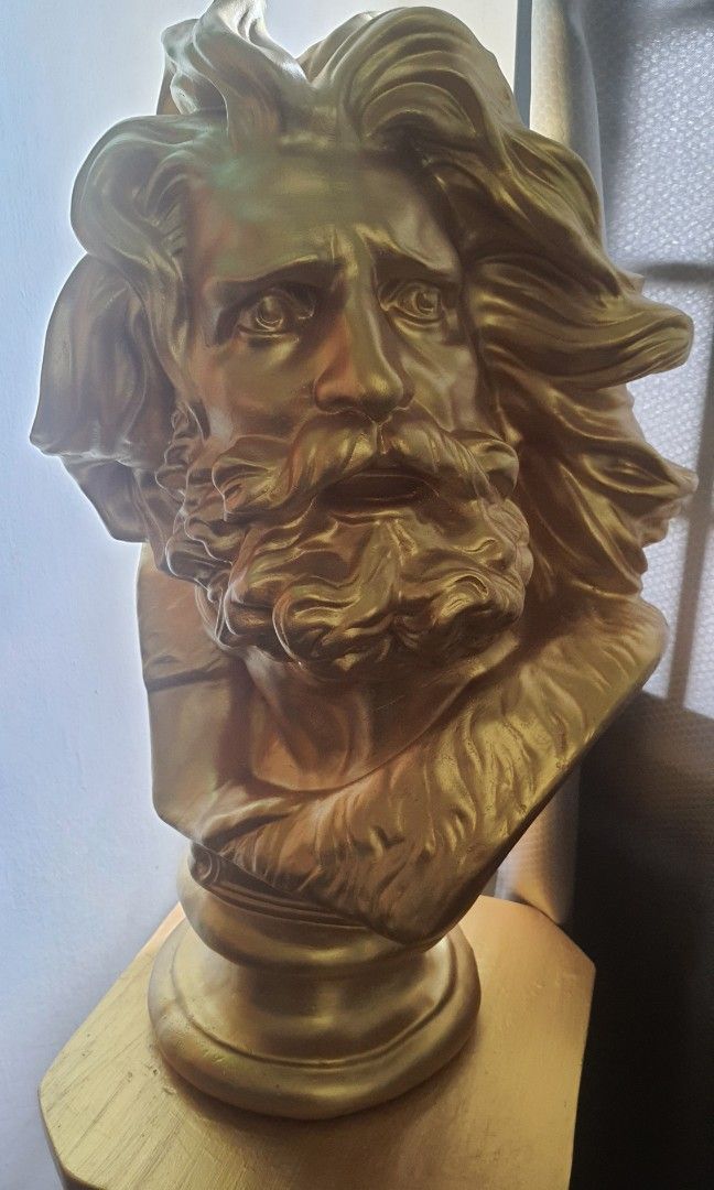 Rome Statue (Category: Vintage Collectibles) located in Singapore. Submitted by 1steven7 (Listing ID 1237217379, Image 2). Description: Beautiful Statue with Gold plate paint.. those who love to keep Rome Statue its a Beautiful for display.. free delivery.. Price is Negotiable.
