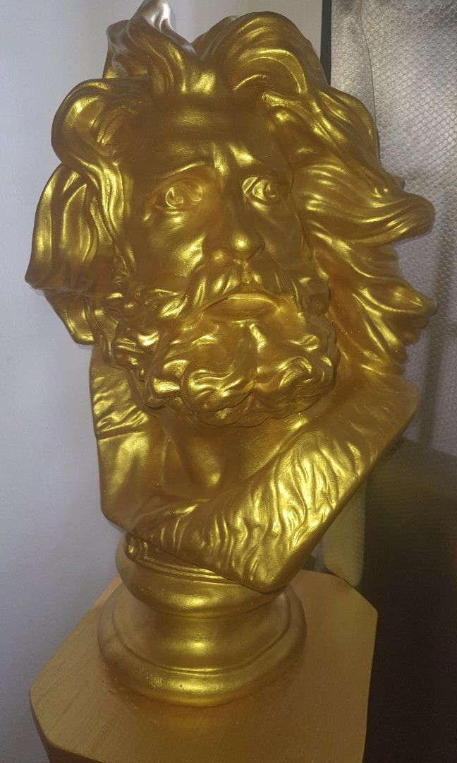 Rome Statue (Category: Vintage Collectibles) located in Singapore. Submitted by 1steven7 (Listing ID 1237217379, Image 1). Description: Beautiful Statue with Gold plate paint.. those who love to keep Rome Statue its a Beautiful for display.. free delivery.. Price is Negotiable.