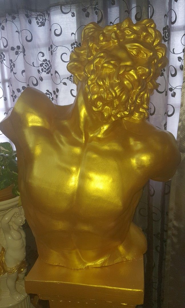 Rome Statue (Category: Vintage Collectibles) located in Singapore. Submitted by 1steven7 (Listing ID 1237217798, Image 1). Description: Beautiful Statue with Gold plate paint.. those who love to keep Rome Statue its a Beautiful for display.. free delivery Price is negotiable.. Dimension 80x62cm.