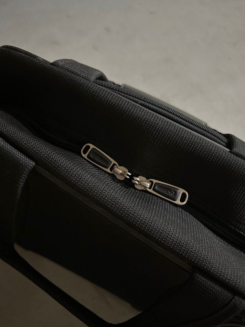 Samsonite Document Handcarry Cabin Luggage Bag in Black, Hobbies & Toys