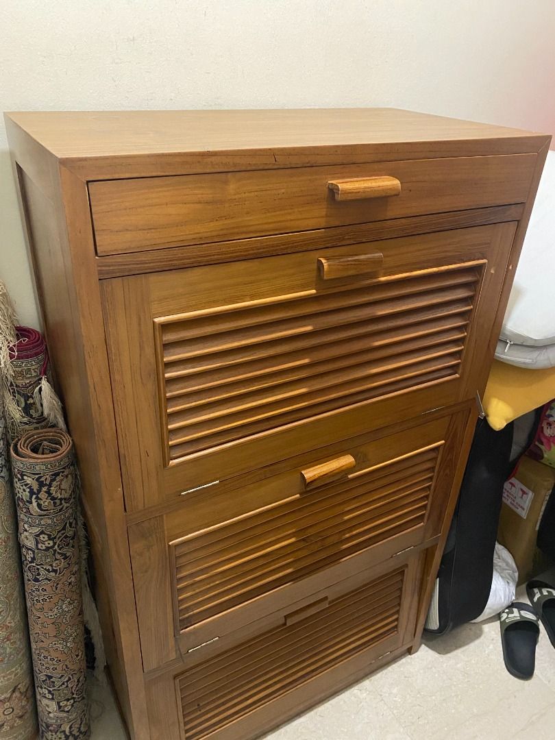 Shoe Rack for free, Furniture & Home Living, Furniture, Shelves