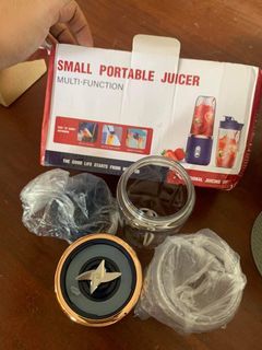 Small Portable Juicer  350 pesos