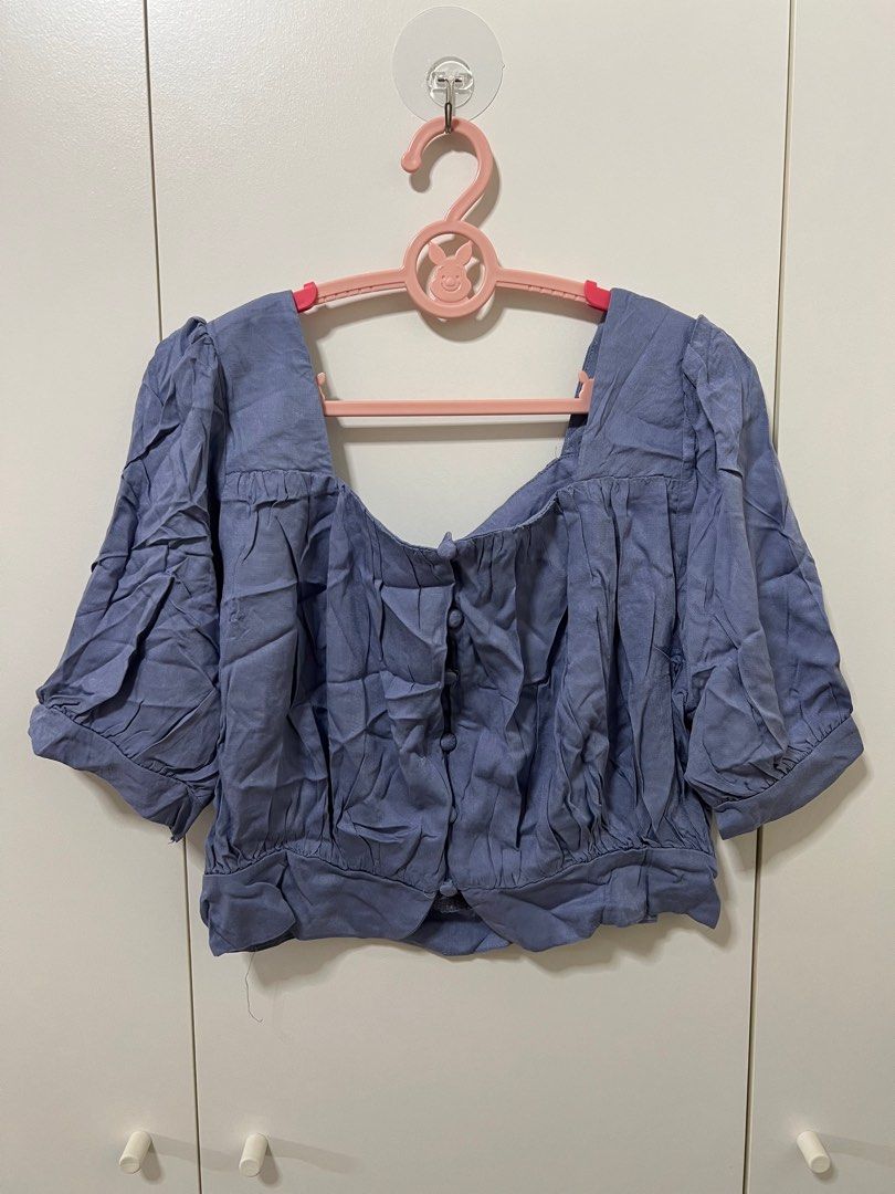 Square Neck Top (Category: Blouses) located in Singapore. Submitted by mingggfei (Listing ID 1237211796, Image 1). Description: $6 mailed ✨.
