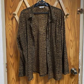 St. Michael by Marks and Spencer	cheetah print	long sleevesSt. Michael by Marks and Spencer cheetah print long sleeves