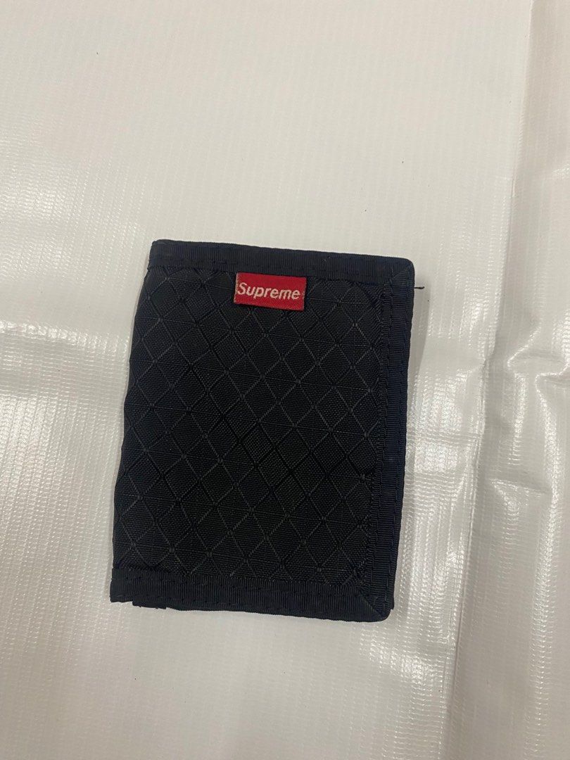 Supreme wallet super rare item Men s Fashion Watches