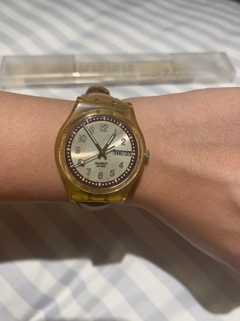 Vintage Swatch “Croissant Chaud” GE700, Fesyen Wanita, Jam Tangan