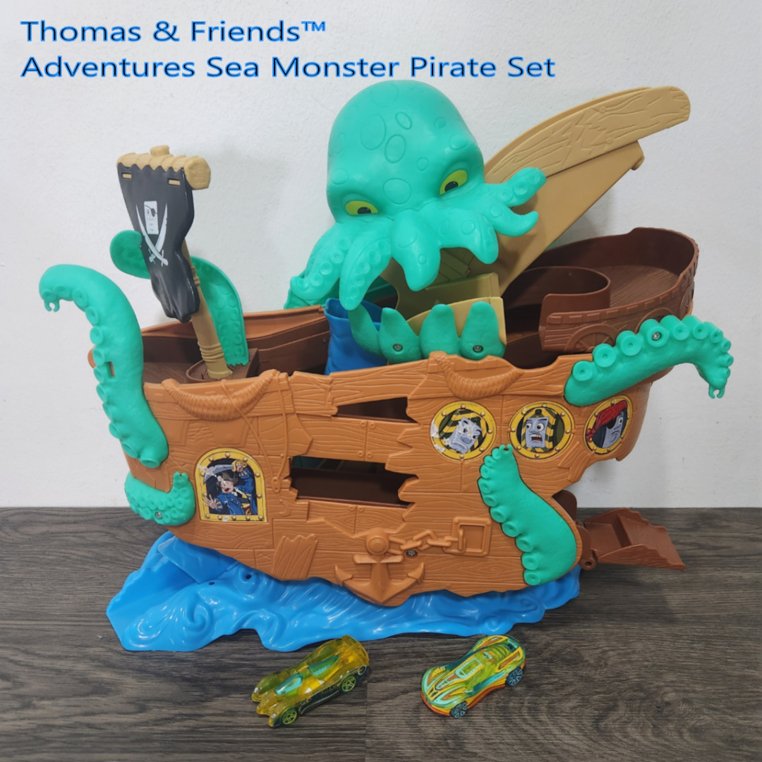 Thomas and friends sea monster pirate set top