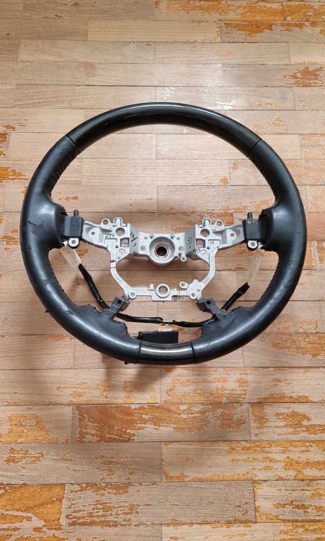 Toyota Vellfire Alphard 30 Series Stock Steering Wheel with heater, Car  Accessories, Accessories on Carousell