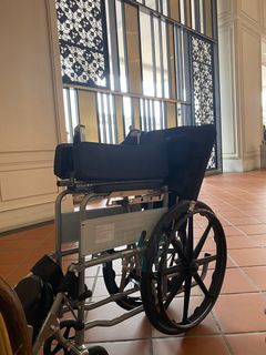 Wheelchair/kerusi roda orang sakit