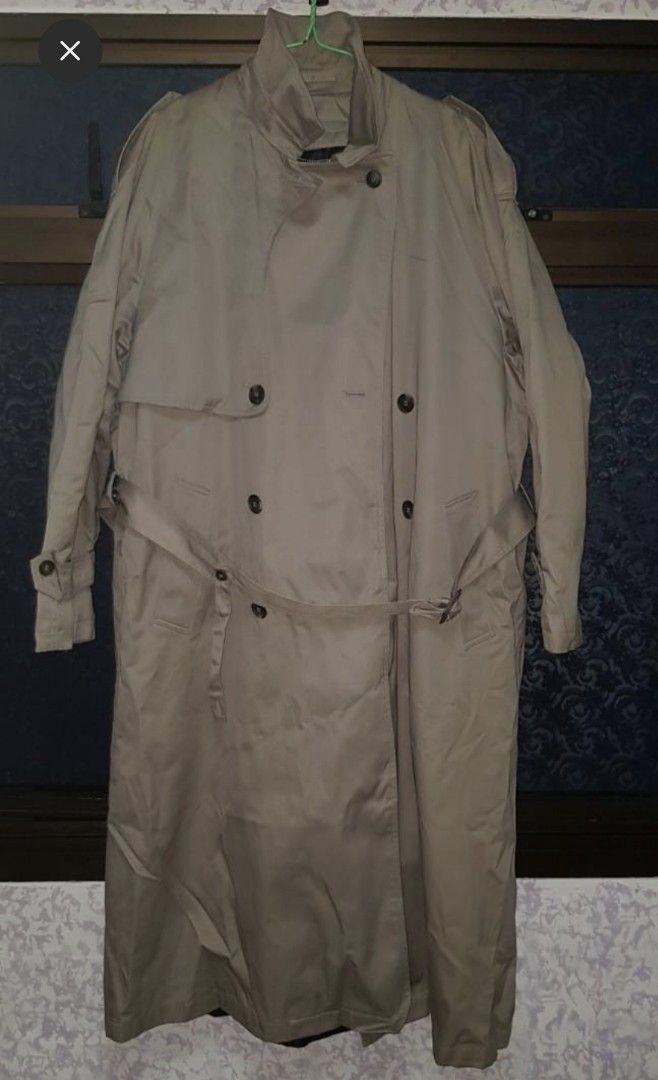 Winter Coat (Category: Coats, Jackets and Outerwear) located in Singapore. Submitted by deen70 (Listing ID 1237238895, Image 2). Description: length- 40.