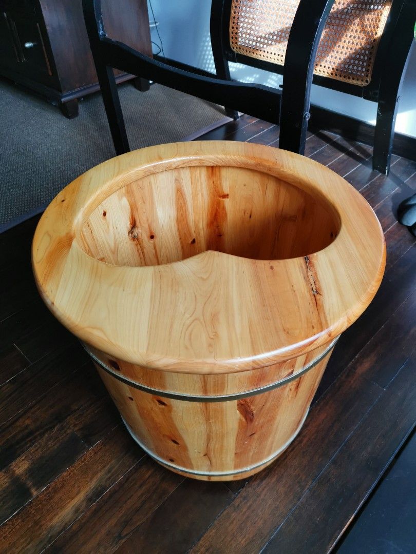 Wooden foot bath bucket, Beauty & Personal Care, Bath & Body, Bath on