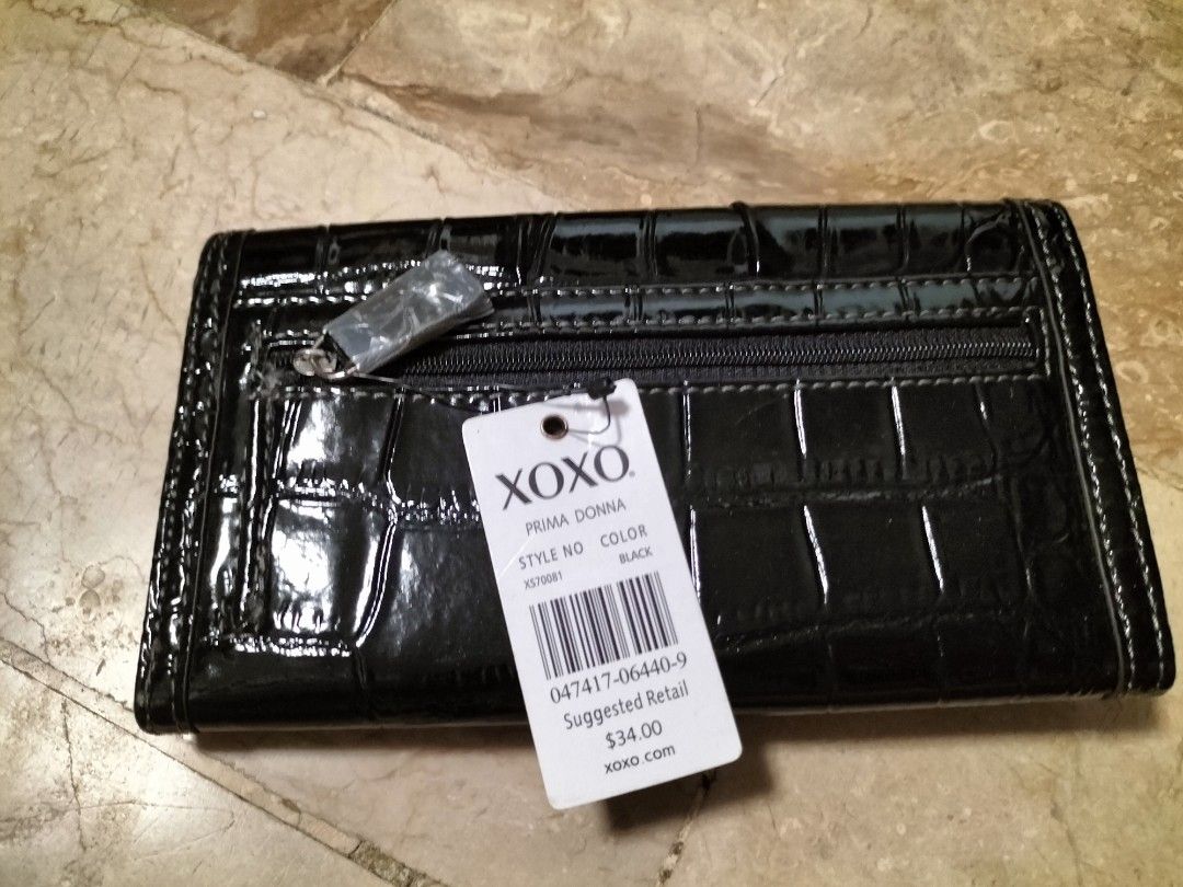 XOXO Tri-fold Wallet (Category: Wallets & Card holders) located in San Pedro. Submitted by adicarteu_ (Listing ID 1237259434, Image 2). Description: WTS XOXO Black Tri-fold Wallet • Brand new with tag, Hardware cover still intact • Comes with XOXO information card MOP: Gcash, BPI Transfer MOD: JnT, LBC, Flash Express.