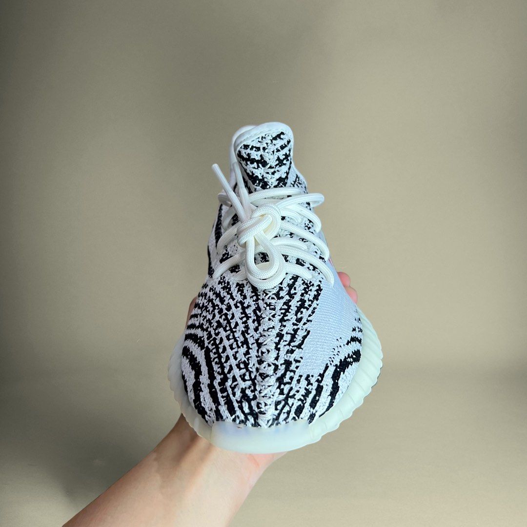 YEEZY 350 ZEBRA 2023 6.5US, 8.5US, Men's Fashion, Footwear, Sneakers on  Carousell