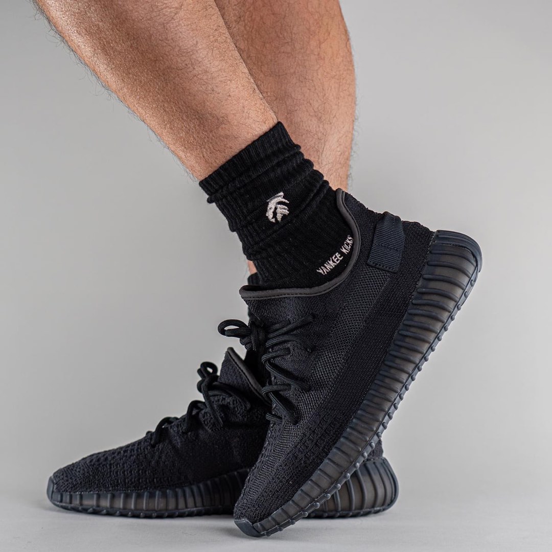 Yeezy Boost 350 V2 Onyx UK6, Men's Fashion, Footwear, Sneakers on Carousell
