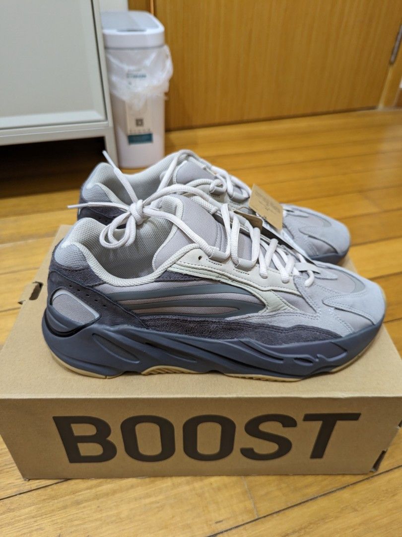 Yeezy 700 deals 11.5