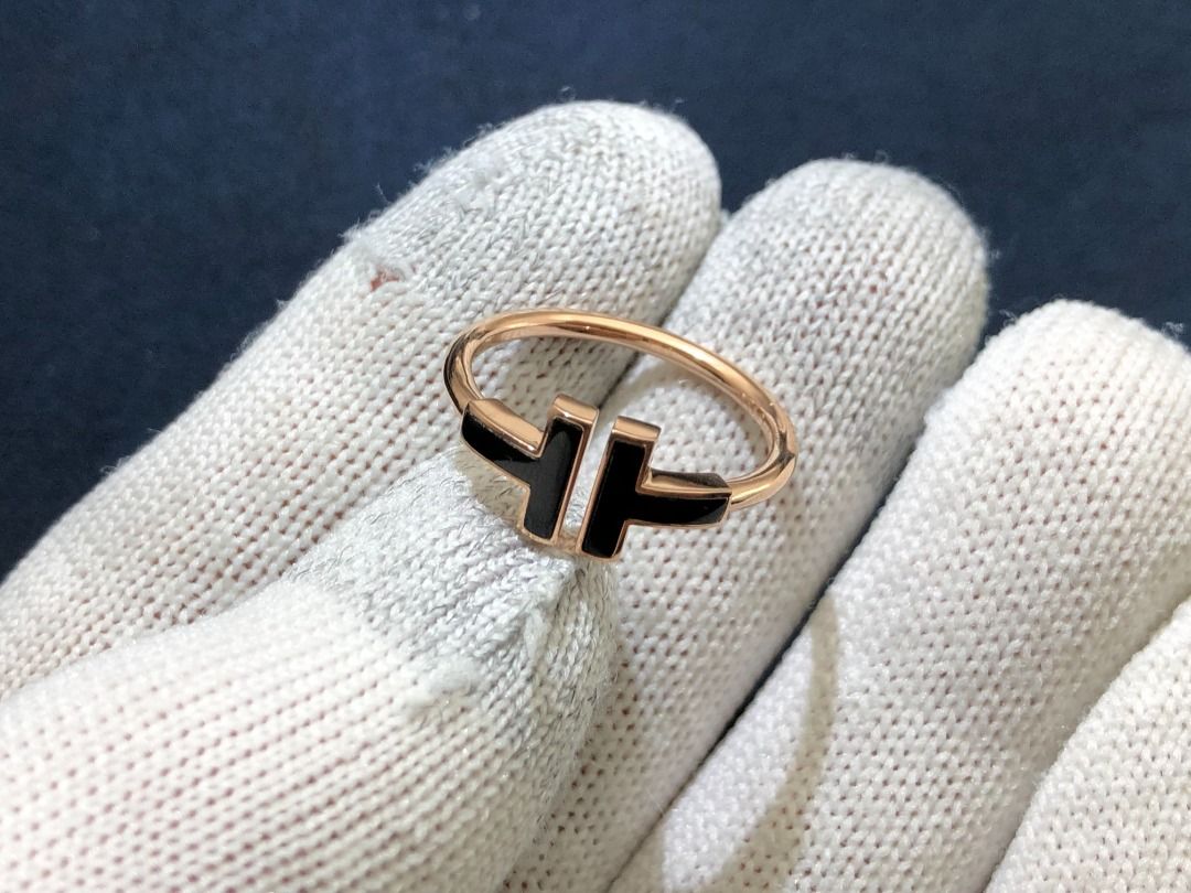 Tiffany black top t ring