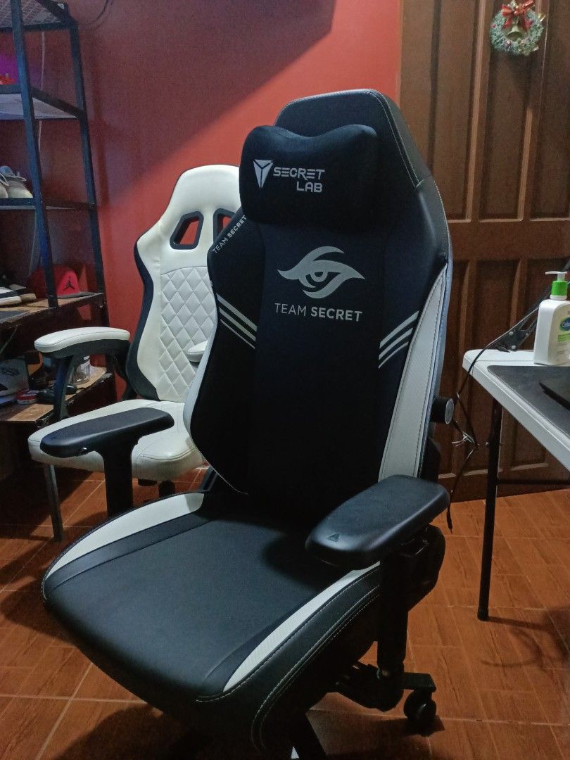 Secretlab chair on sale second hand