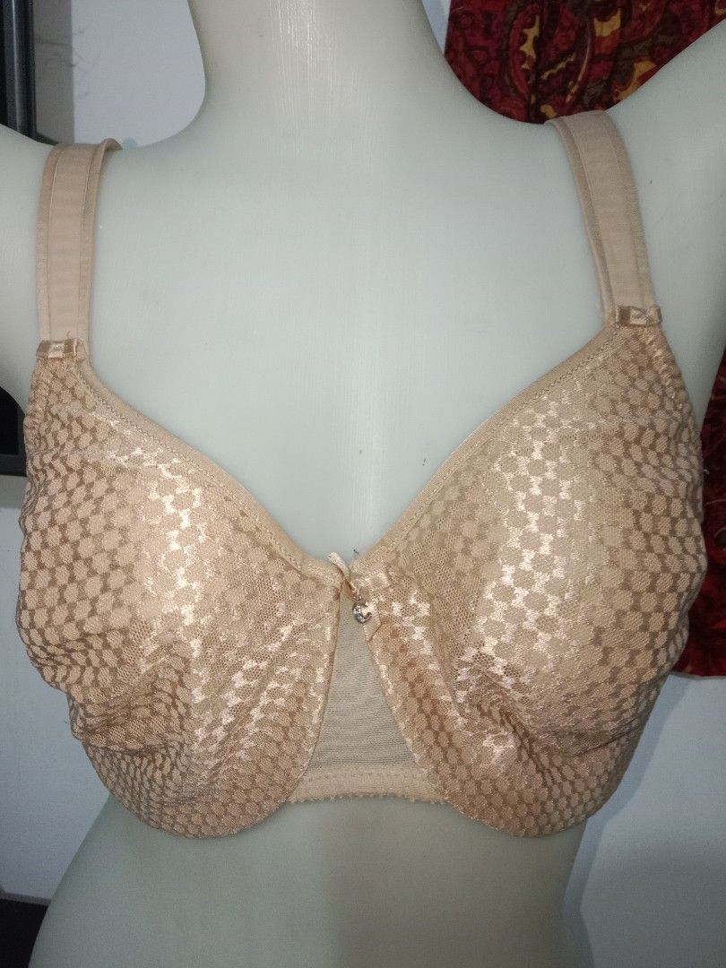 34ddd CHANTELLE MADE IN FRANCE BRA NKT PADDED WITH UNDERWIRE