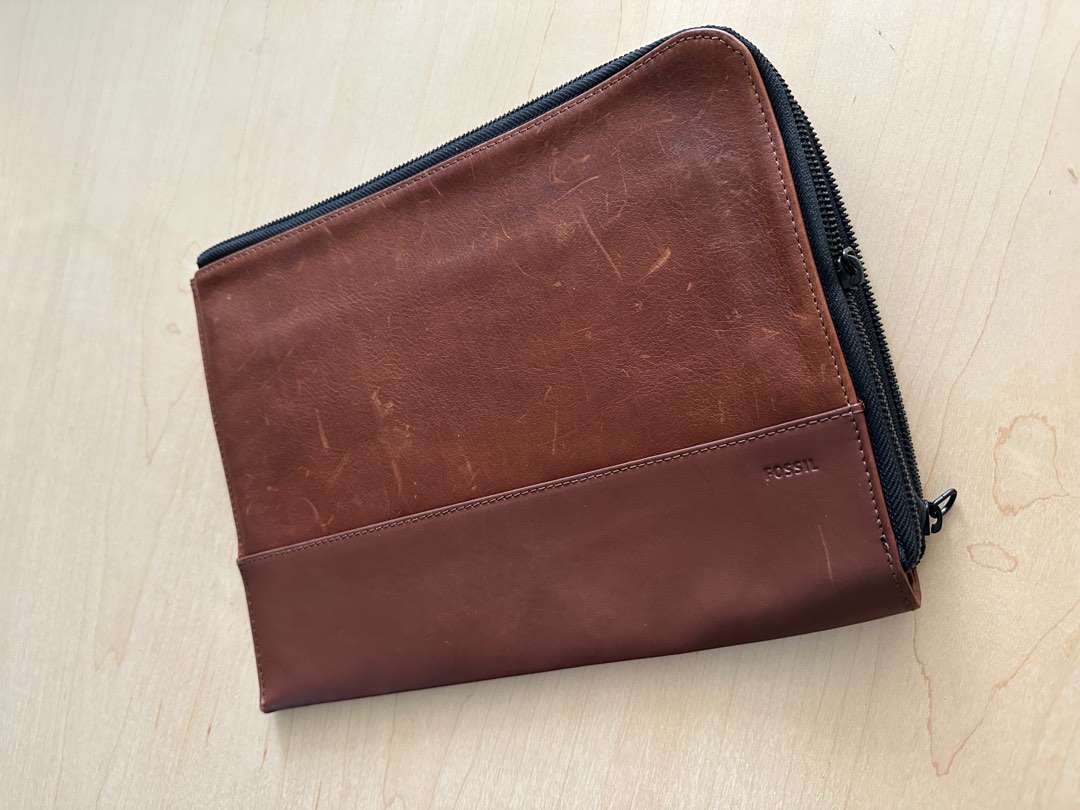 75 Fossil men clutch bag documents