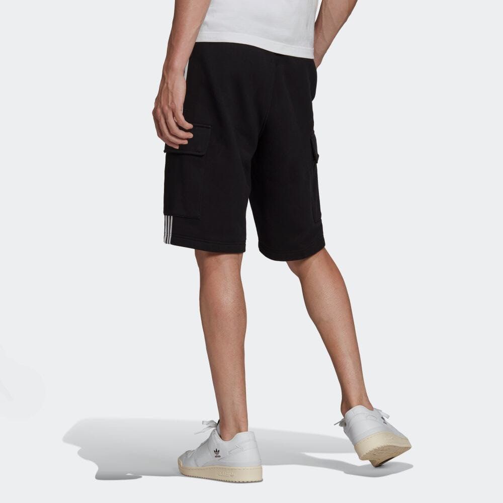 Adidas original shorts size L Men s Fashion Bottoms Shorts on