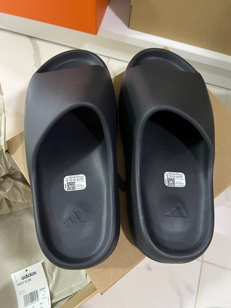 yeezy flipflops