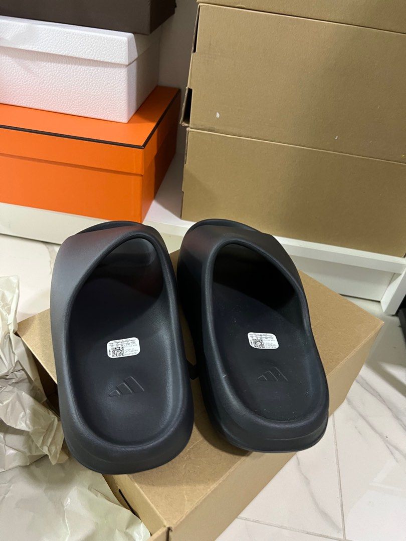 yeezy flipflops