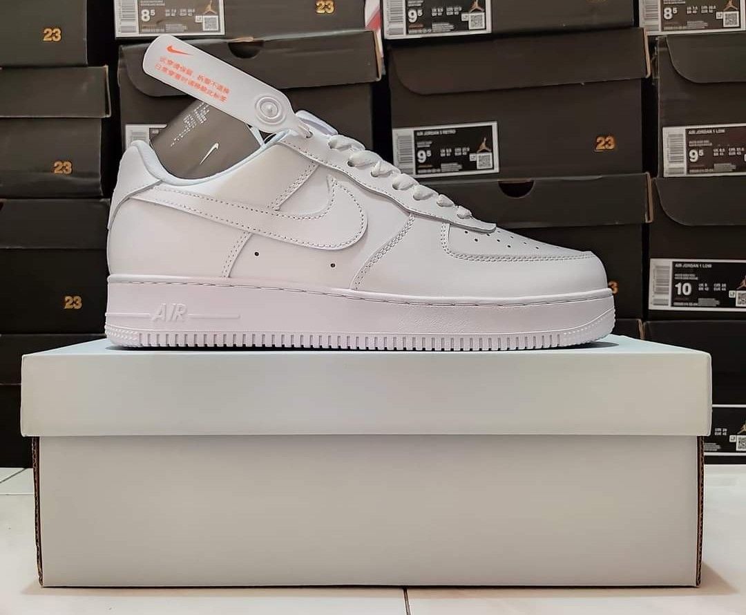 triple white airforce 1