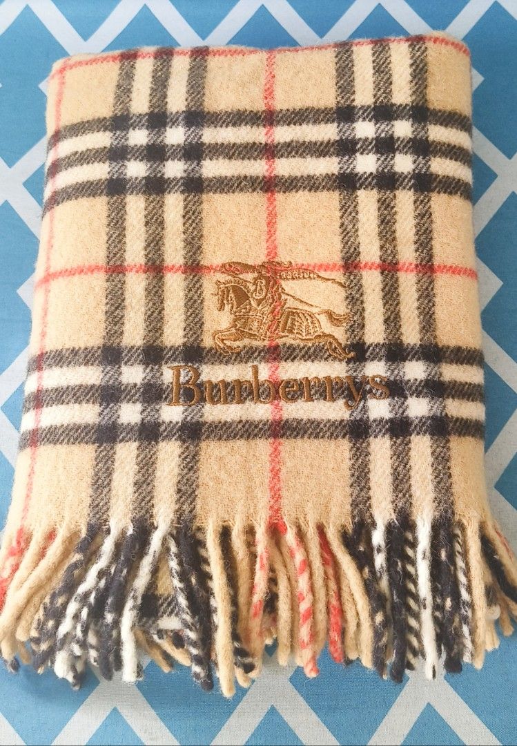 90 kuvaa aiheesta burberry scarf authenticity check