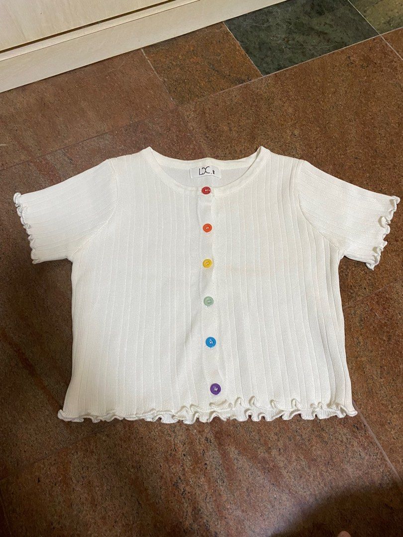 Basic top (Category: Shirts) located in Singapore. Submitted by nofakespls (Listing ID 1237408453, Image 2). Description: PM me for more details. Trades r welcome.