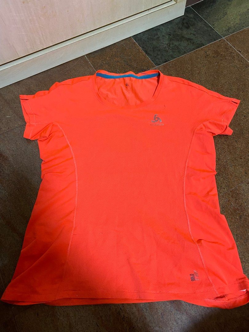 Basic top (Category: Shirts) located in Singapore. Submitted by nofakespls (Listing ID 1237408453, Image 6). Description: PM me for more details. Trades r welcome.