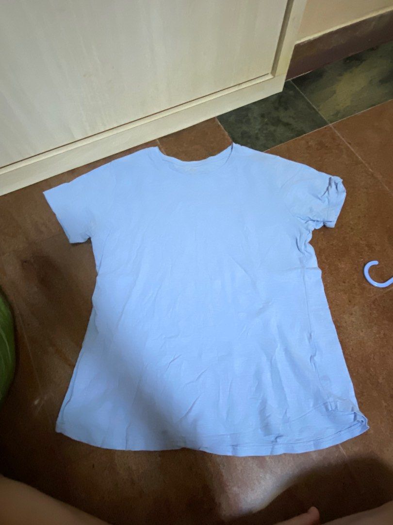 Basic top (Category: Shirts) located in Singapore. Submitted by nofakespls (Listing ID 1237408453, Image 5). Description: PM me for more details. Trades r welcome.