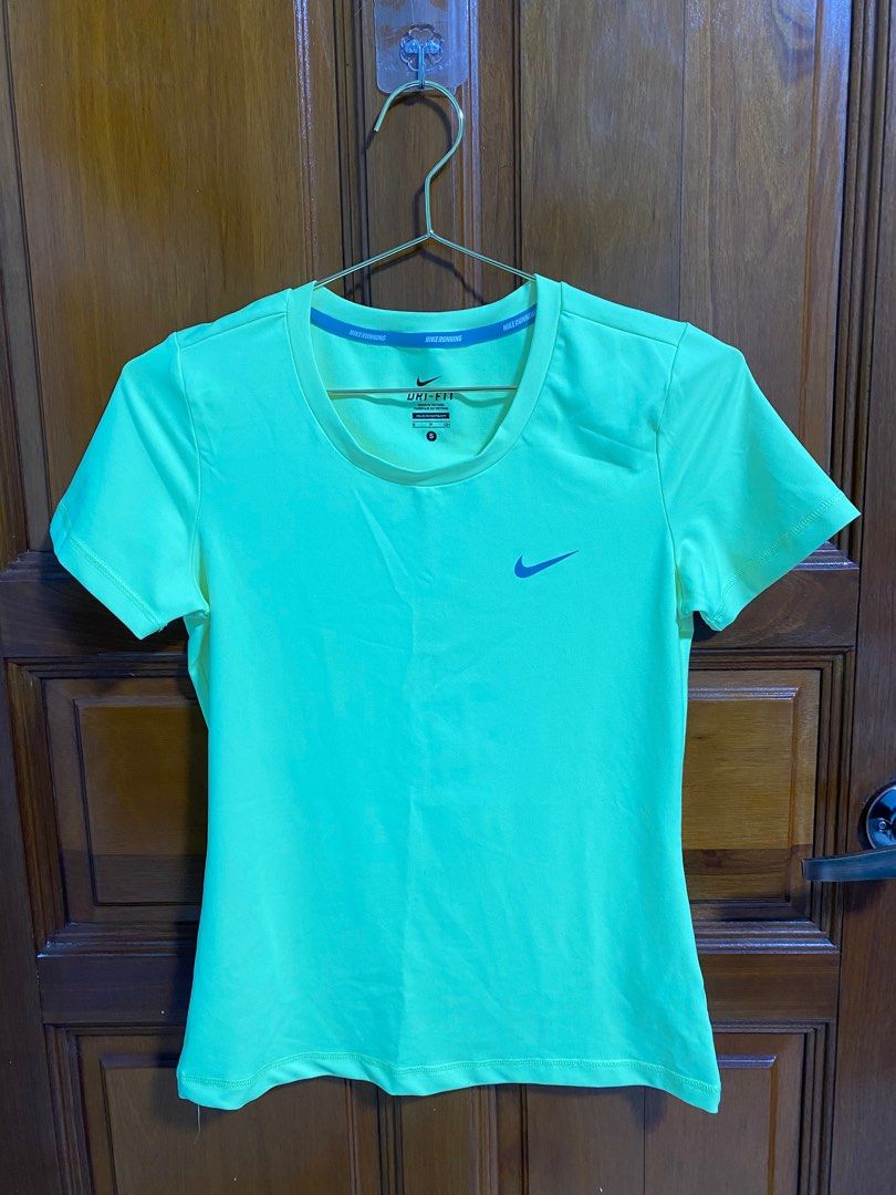 Basic top (Category: Shirts) located in Singapore. Submitted by nofakespls (Listing ID 1237408774, Image 5). Description: Pm me for more details Trades r welcome.