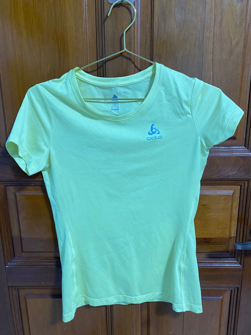 Basic top (Category: Shirts) located in Singapore. Submitted by nofakespls (Listing ID 1237408774, Image 10). Description: Pm me for more details Trades r welcome.