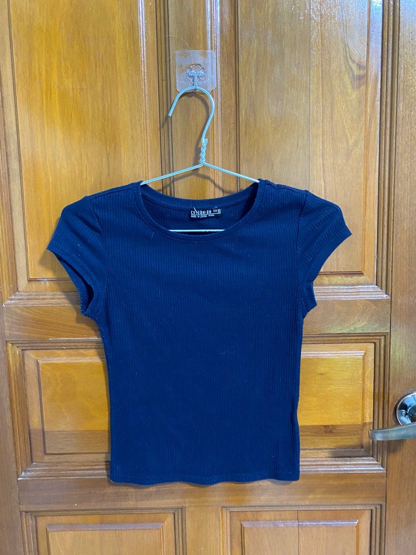 Basic top (Category: Shirts) located in Singapore. Submitted by nofakespls (Listing ID 1237408774, Image 4). Description: Pm me for more details Trades r welcome.