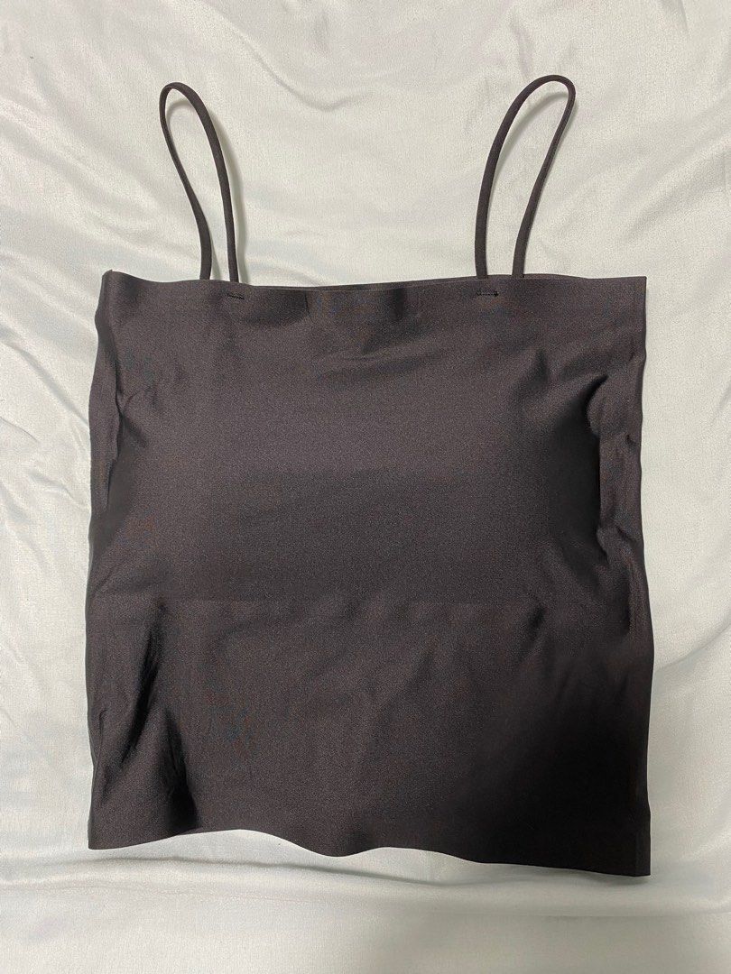 Basic top (Category: Shirts) located in Singapore. Submitted by nofakespls (Listing ID 1237408774, Image 2). Description: Pm me for more details Trades r welcome.