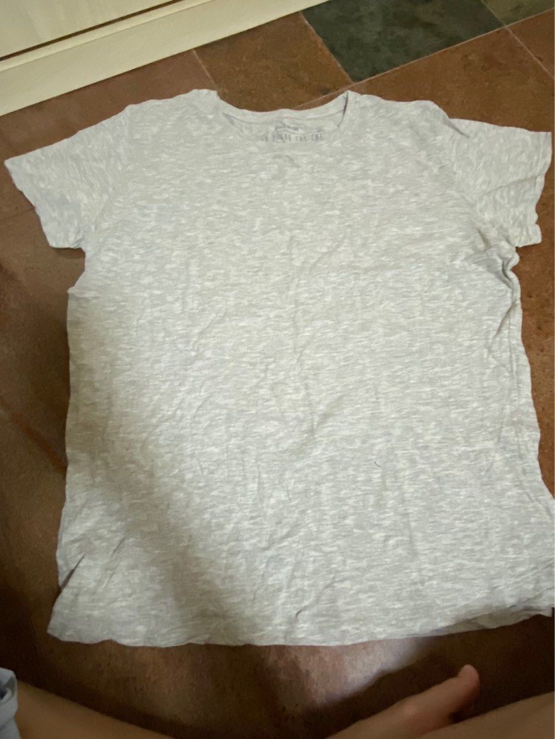 Basic tshirt (Category: Shirts) located in Singapore. Submitted by nofakespls (Listing ID 1237408121, Image 10). Description: PM me for more details. Trades r welcome. .