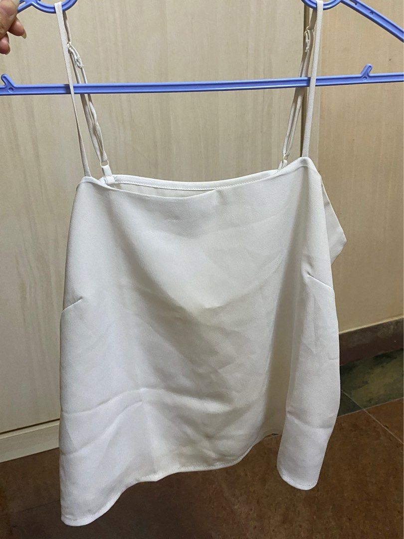 Basic tshirt (Category: Shirts) located in Singapore. Submitted by nofakespls (Listing ID 1237408121, Image 2). Description: PM me for more details. Trades r welcome. .