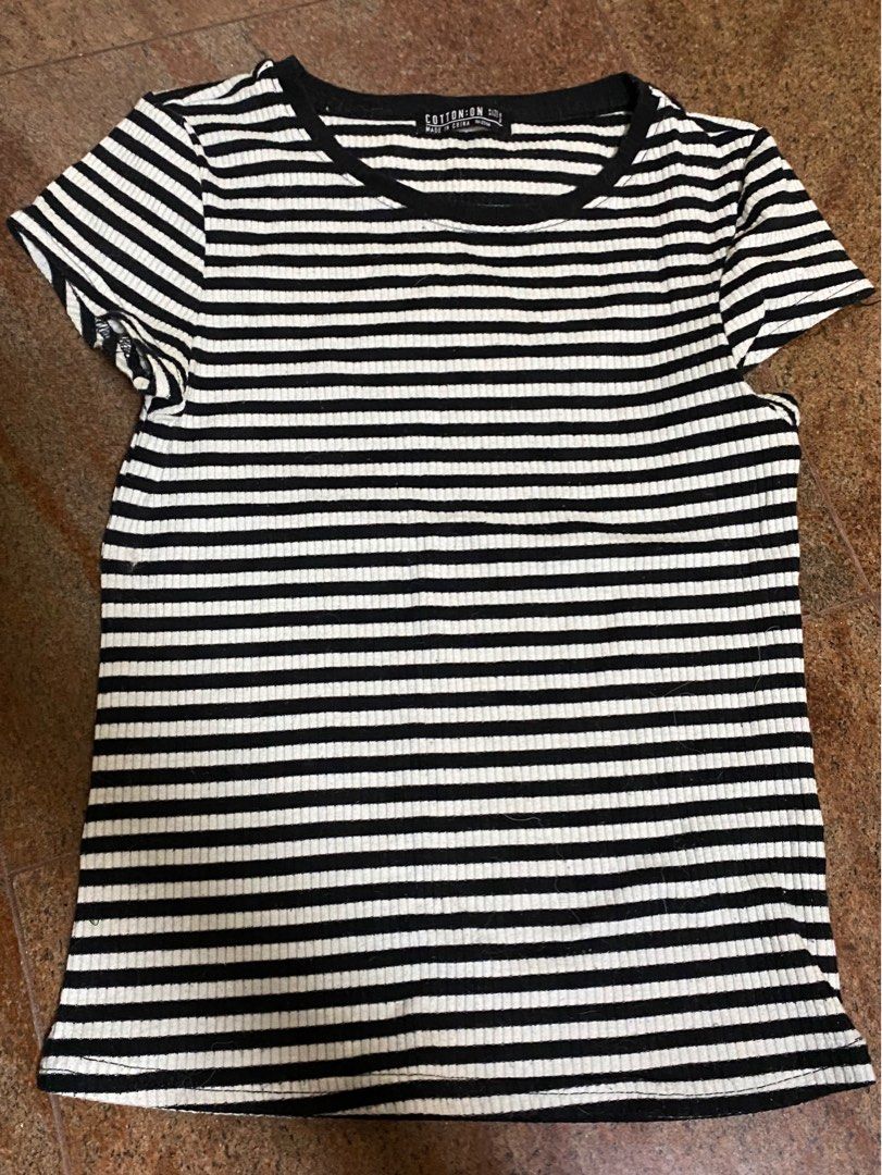 Basic tshirt (Category: Shirts) located in Singapore. Submitted by nofakespls (Listing ID 1237408121, Image 1). Description: PM me for more details. Trades r welcome. .