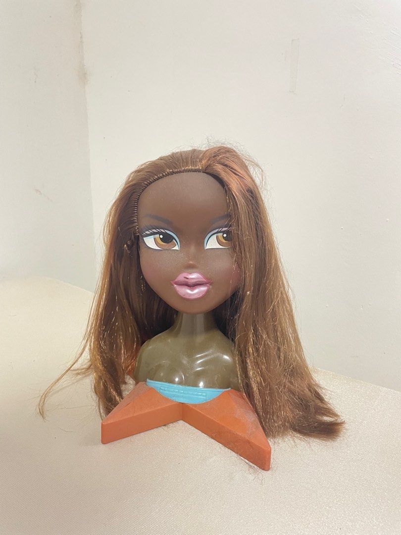 Bratz store styling doll